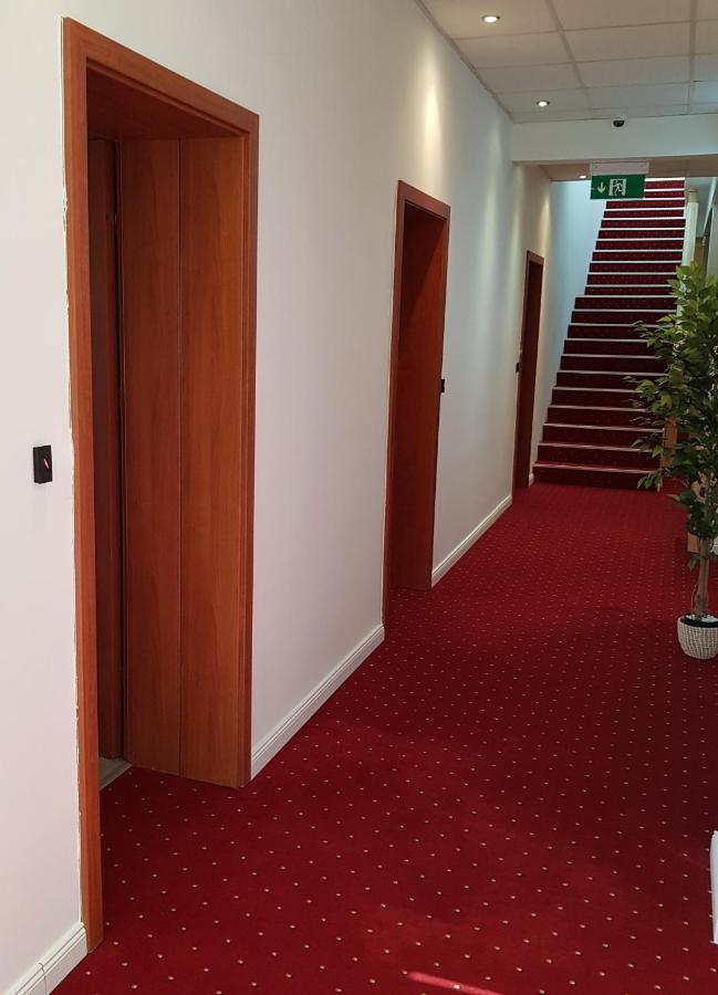 Astra Apartman Tatabánya Εξωτερικό φωτογραφία